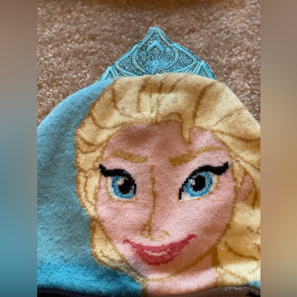 Disney Little Girls Frozen Elsa 'Squeez and Flap' Fun Cold Weather Hat, Age 4-7 - Picture 12 of 16